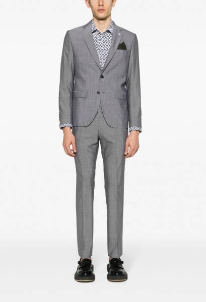 Quelles sont les bonnes marques de costumes pour homme à Lyon